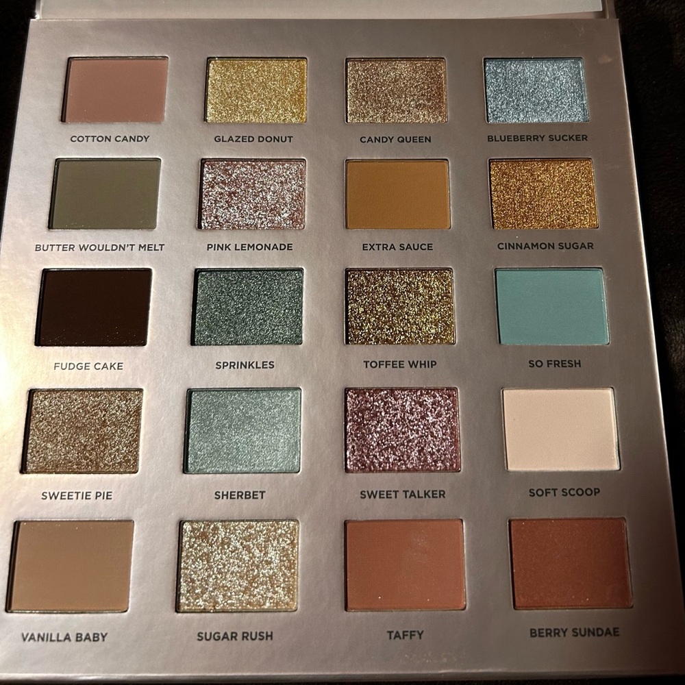Iconic London Treat Yourself Eyeshadow Palette